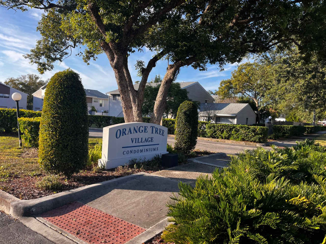Hourglass District Condo - 2/2 with attached garage