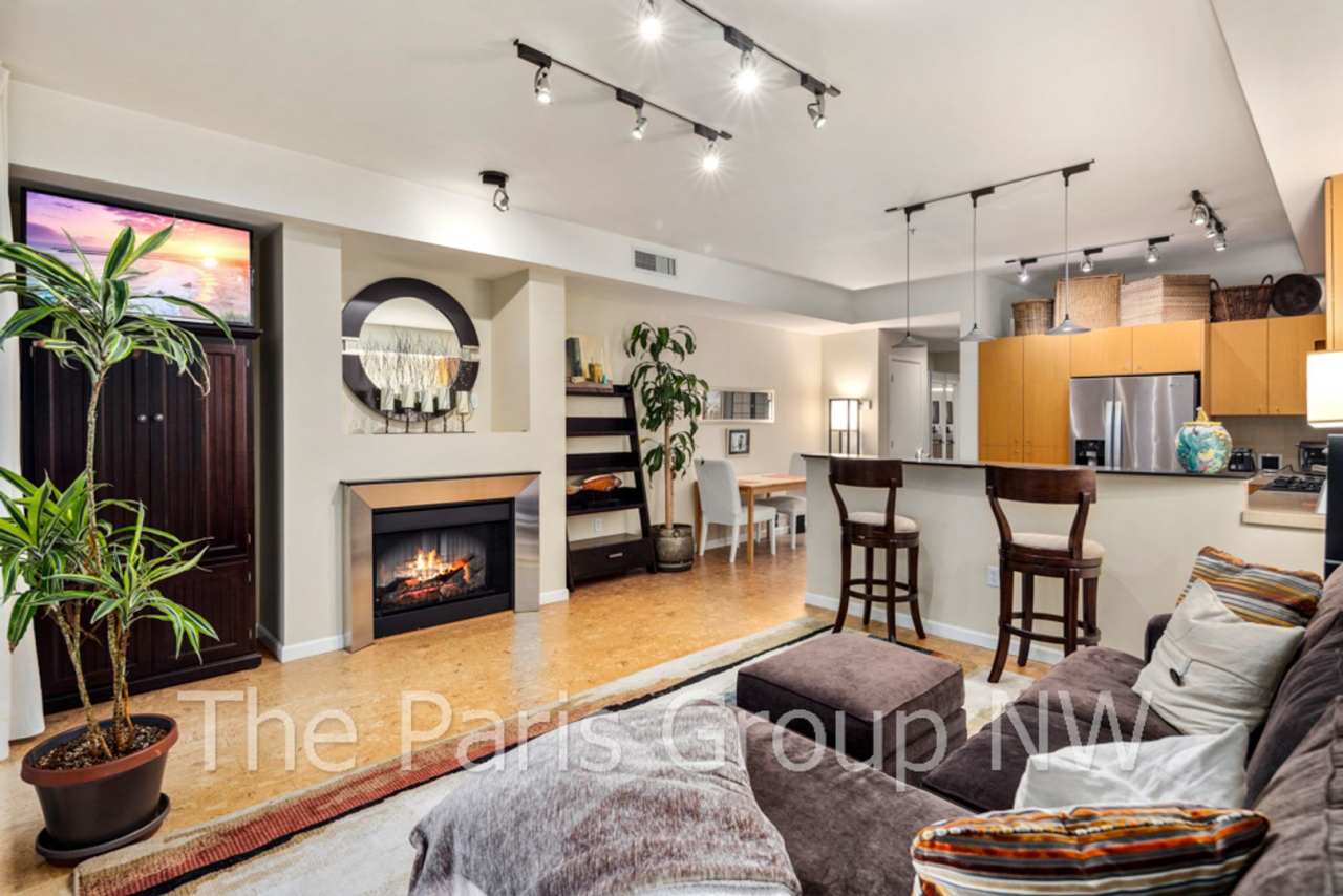 Gorgeous Lower Queen Anne 1BR is Perfect! * Above Safeway *