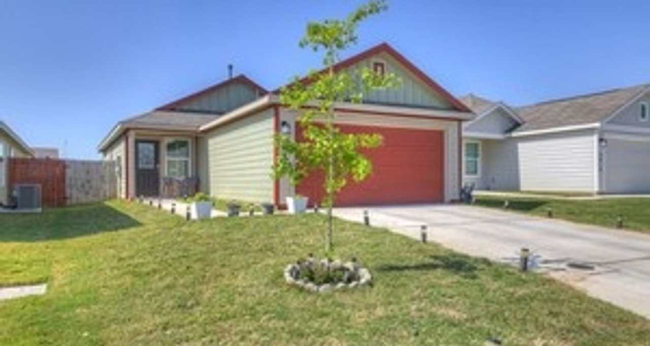 Charming 2BR House in Seguin