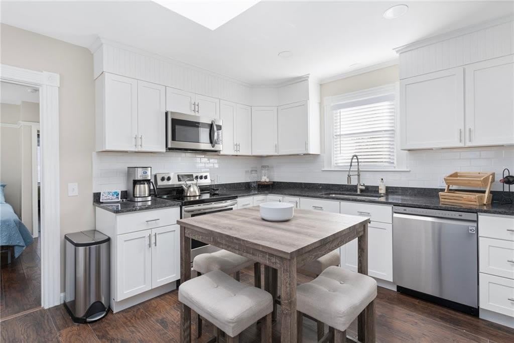 845 Main Street unit: 1