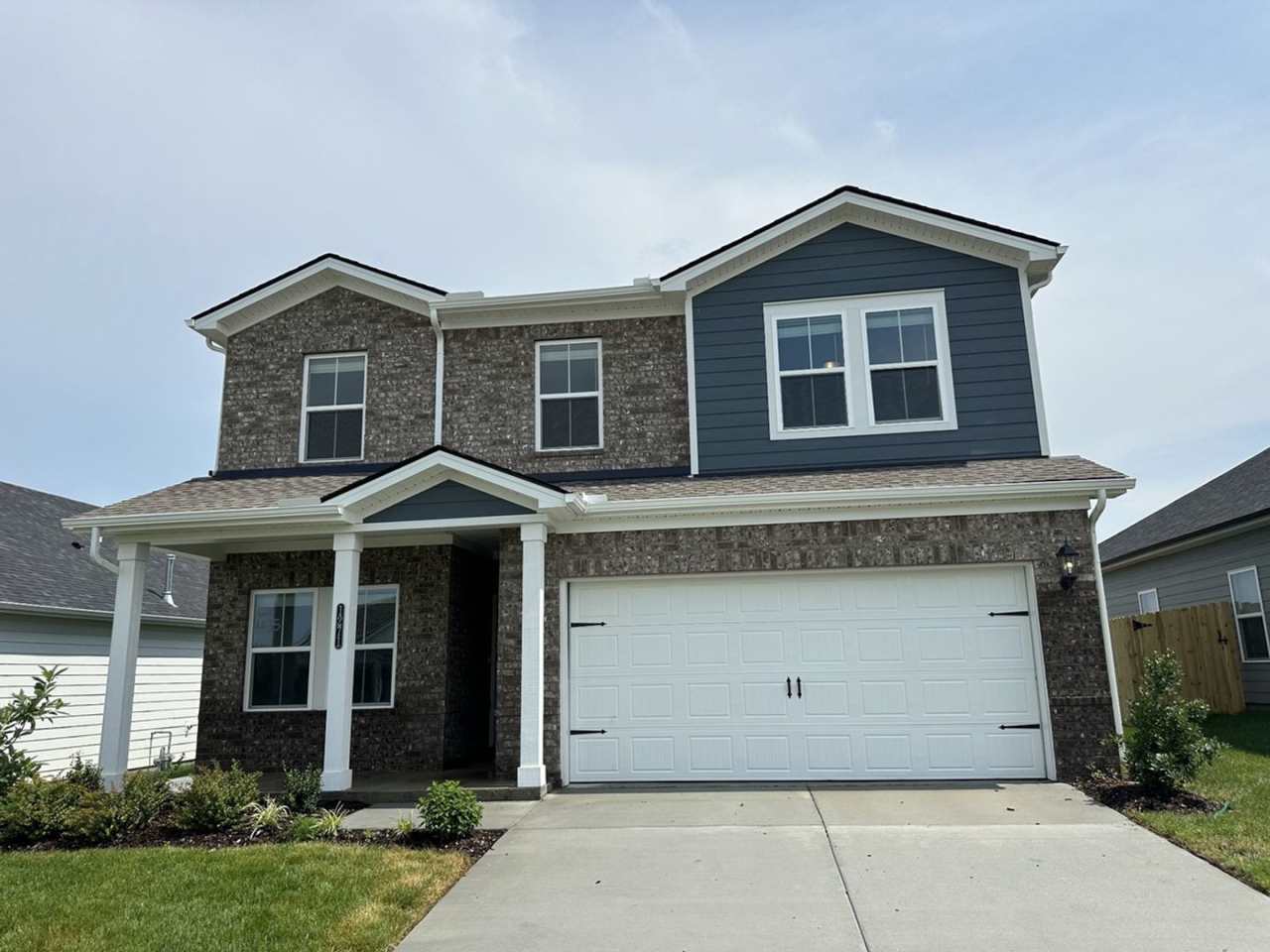 3 Bedroom, 2.5 Bath and 2 Car Garage in Lebanon! $500 OFF FIRST MONTH’S RENT!