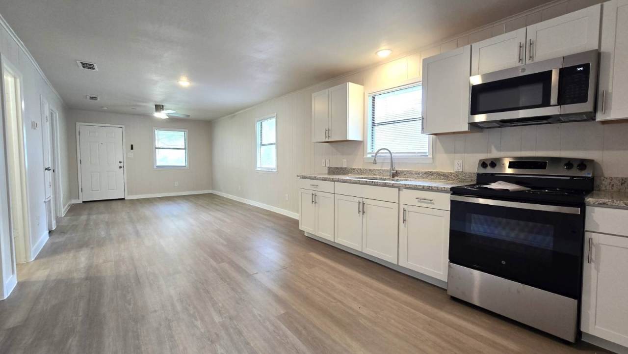 389 W Blackbourn Street