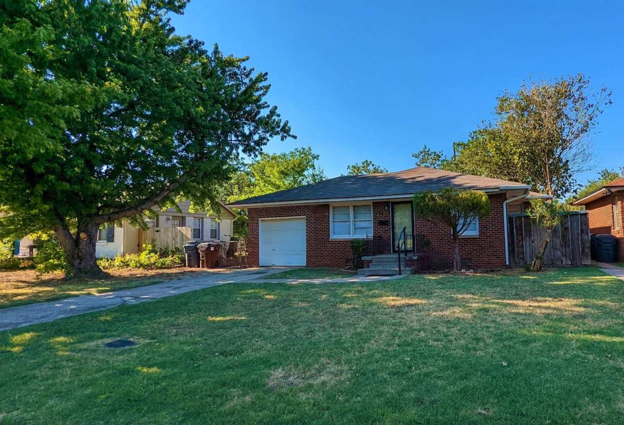 Furnished Corporate 2 Bed 1 Bath 1 Car Garage-The Village OKC