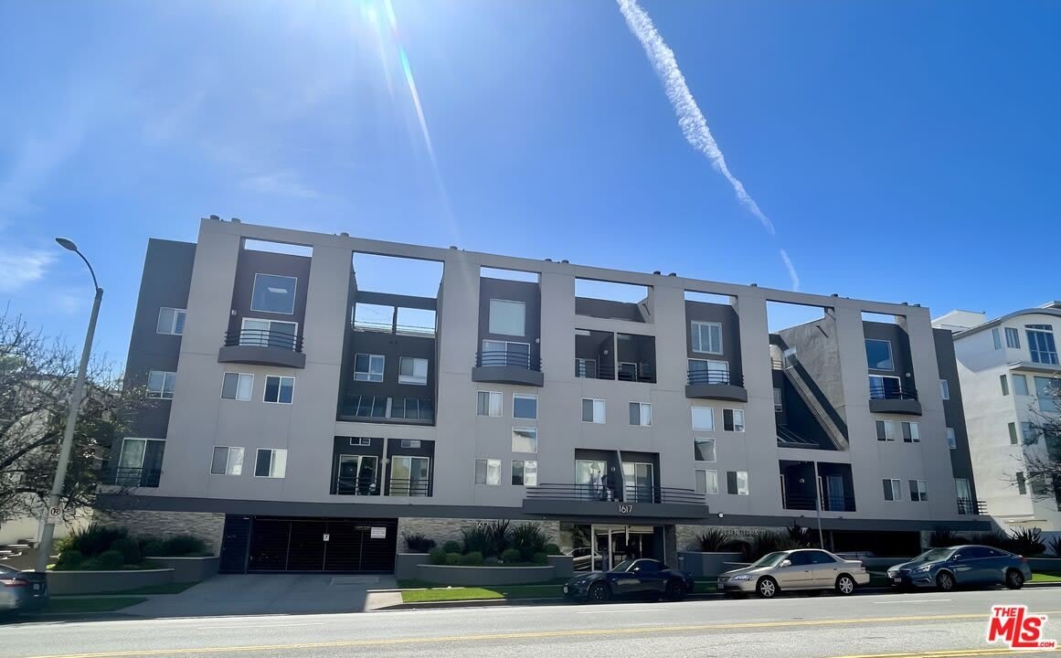 1617 S Beverly Glen Blvd