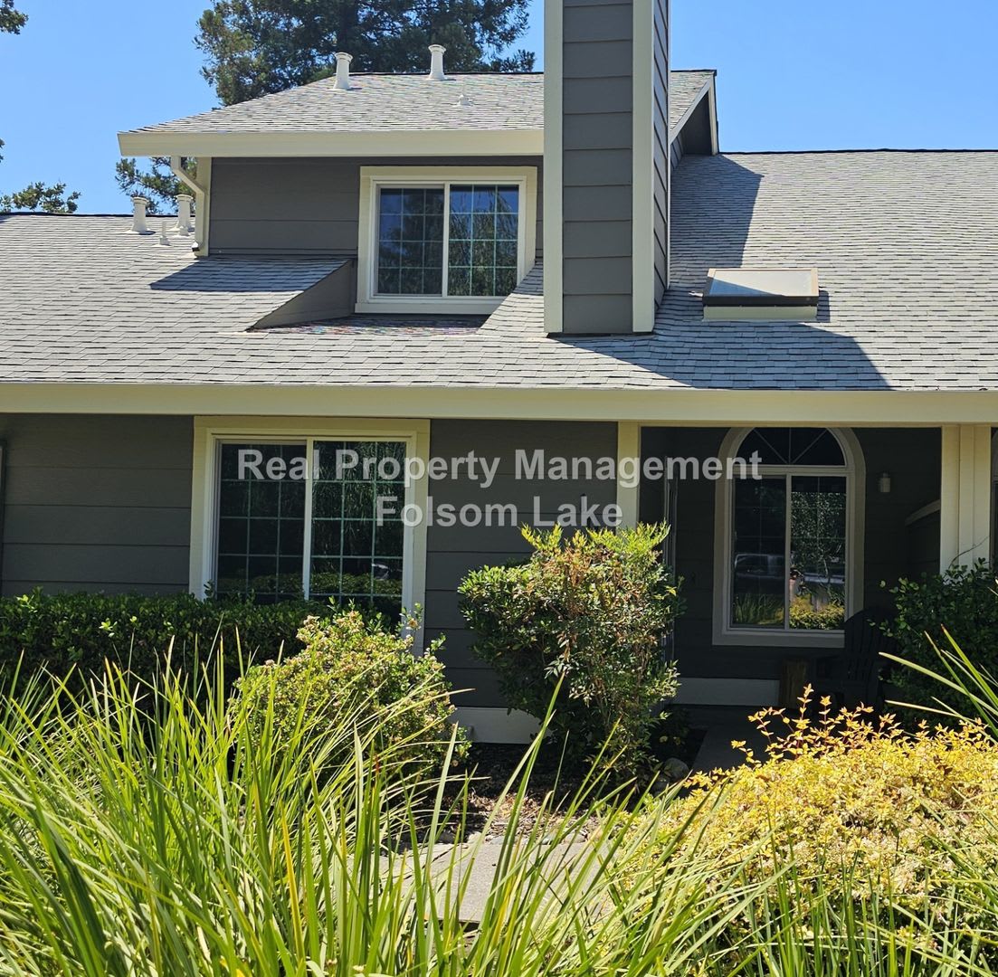 Modern Townhouse Living in Desirable Lakeside Community