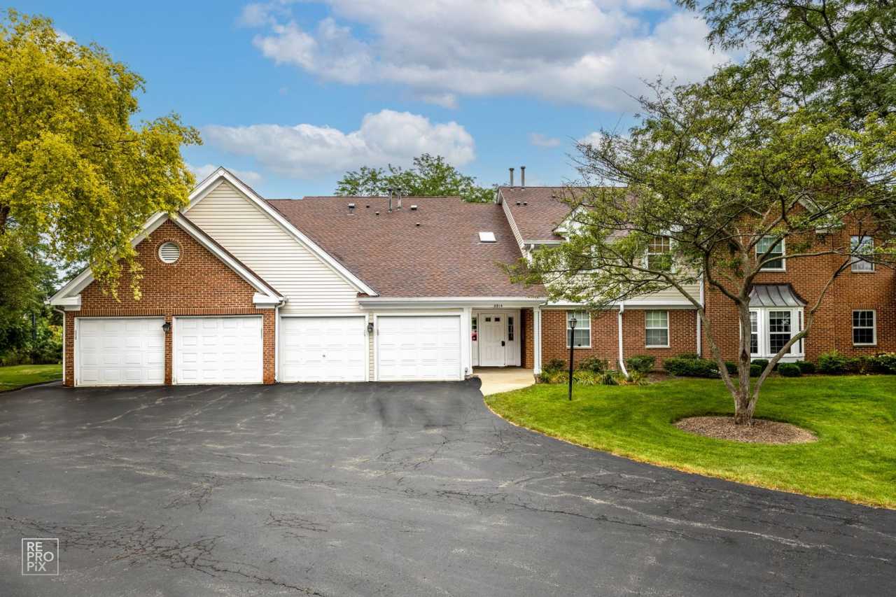 Schaumburg Two Bedroom First Floor Condo with Garage