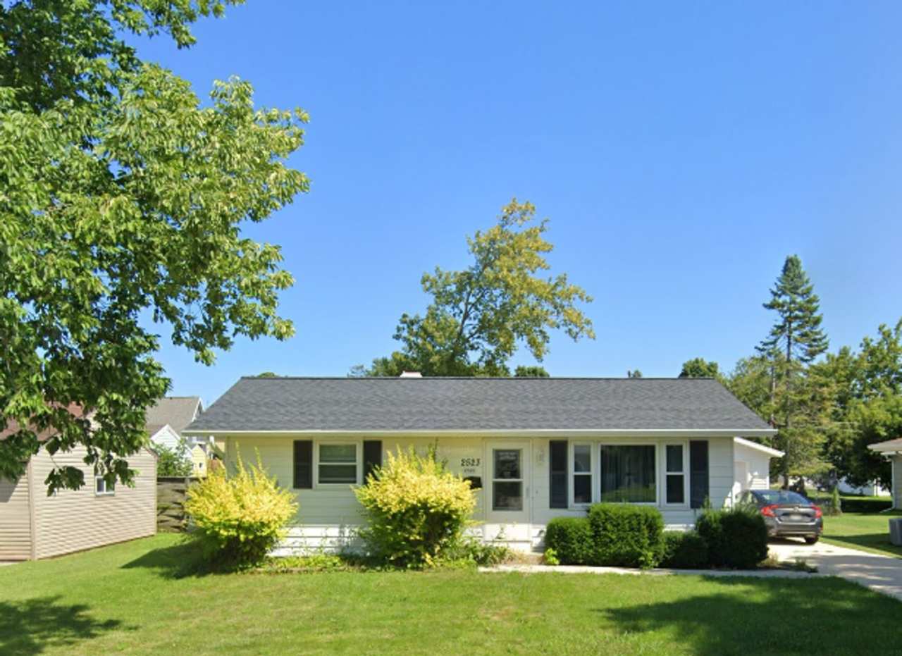 Classic 3 Bedroom Home in a Established Sheboygan Neighborhood