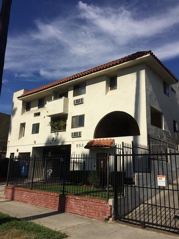 958 Magnolia Ave