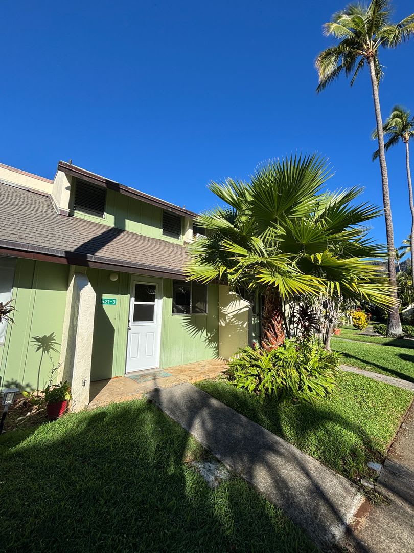 Hawaii Kai - The Village Green - 3 Bdrm/2 Bath/2 Prkg - $3,400