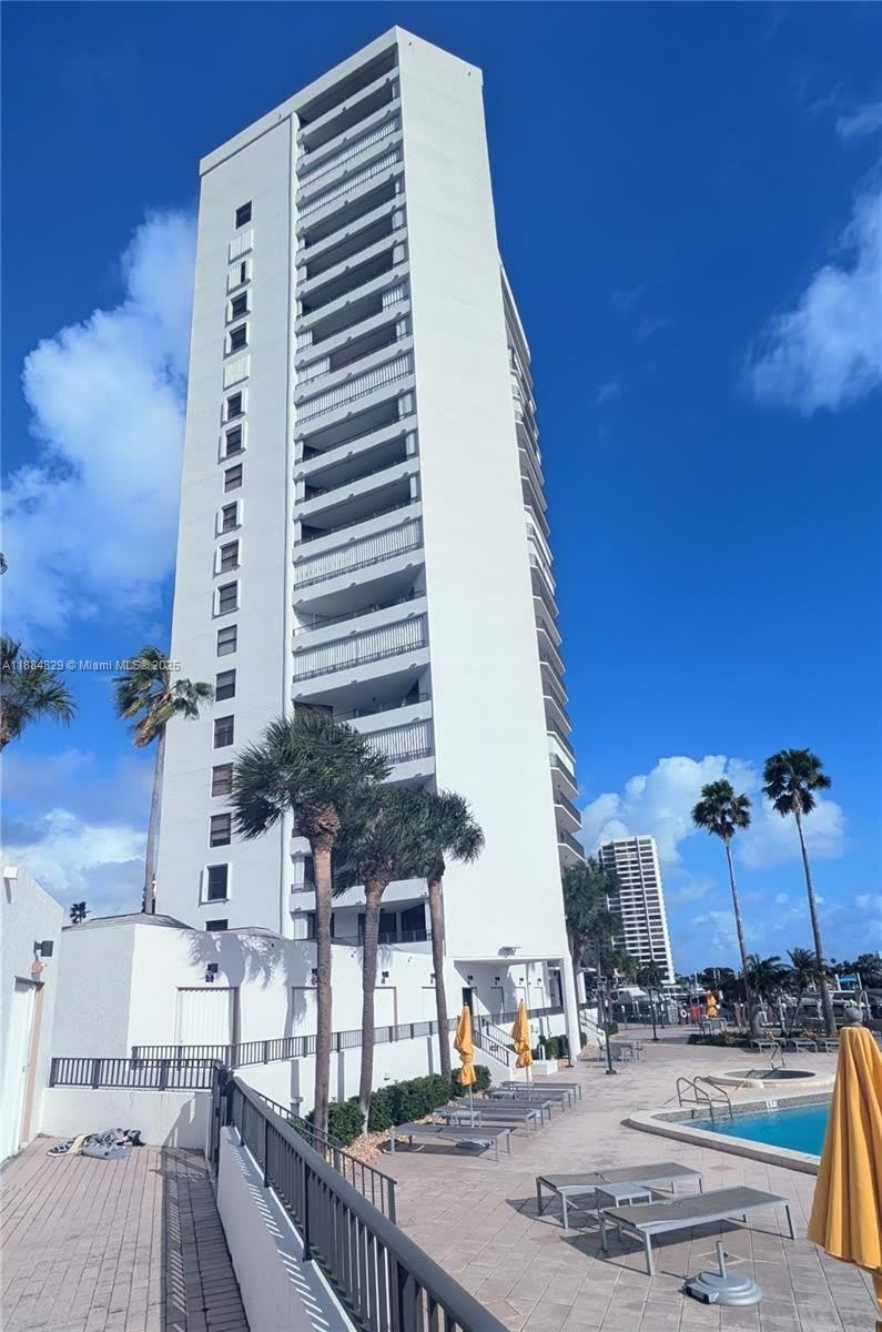 300 Three Islands Blvd