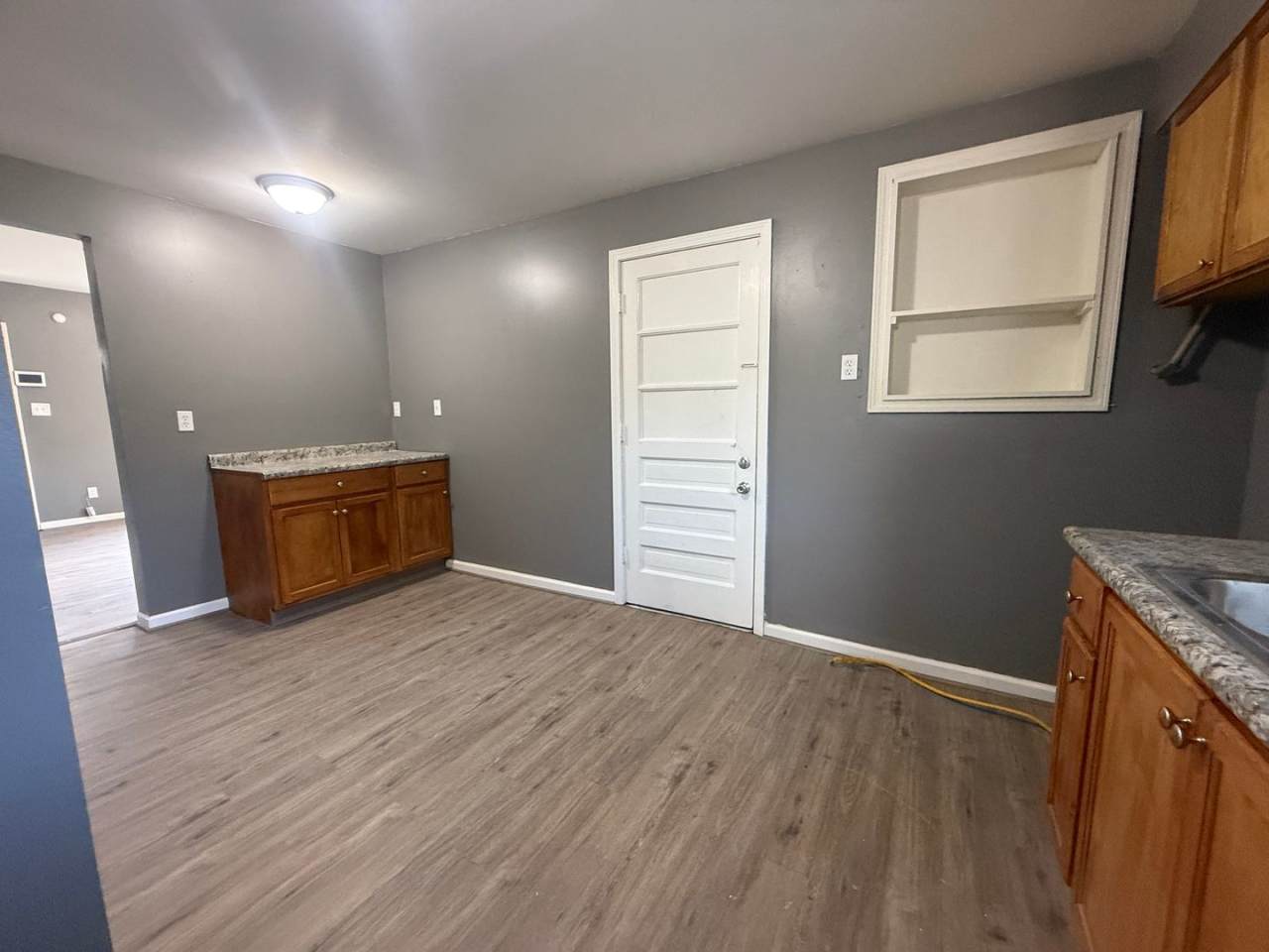 2 bedroom home - Ferguson - Remodeled -1st floor laundry
