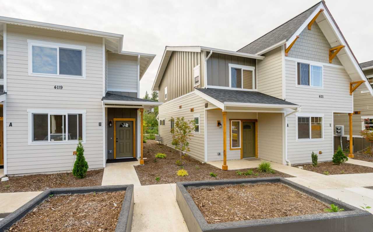 MOVE IN SPECIAL! 2 Bedrooms, 1.5 Bath Single Family Townhouse - Stonecrest Ct ( E.Bakerview Rd.)