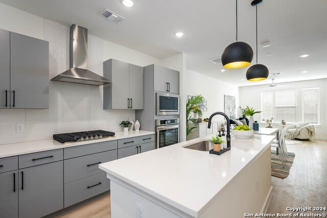719 E Locust St