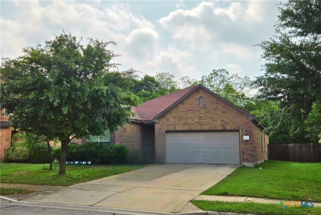 1121 Hyde Park Drive