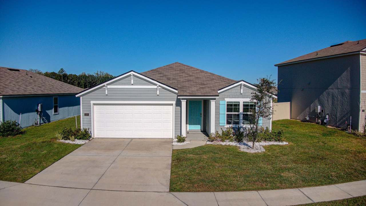 MOVE-IN READY 3/2 IN ENTRADA!