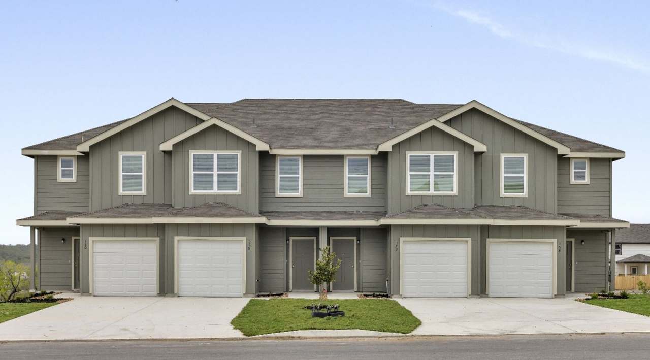 Newly Built 3BR/2.5BA Duplex – Private Backyard  Modern Finishes