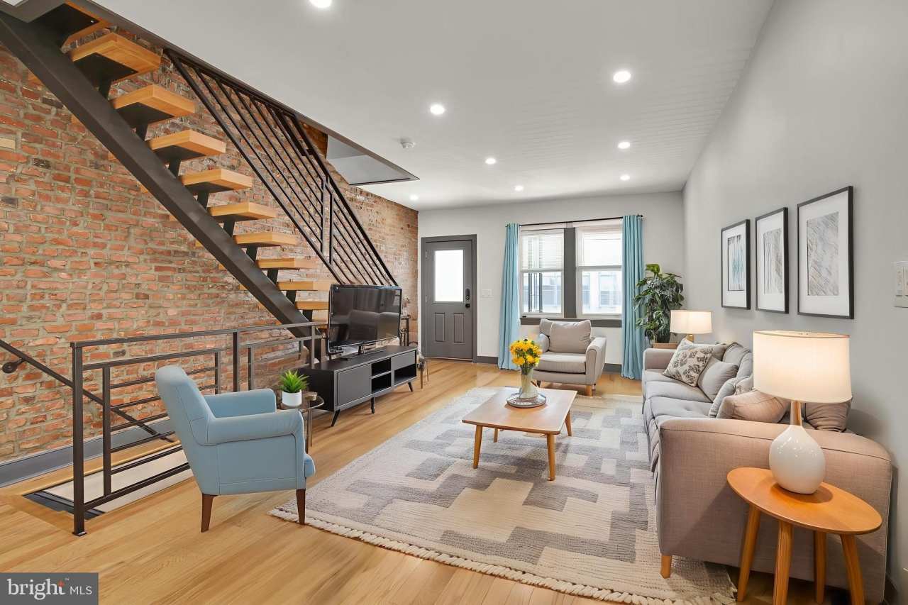 2619 W THOMPSON Street