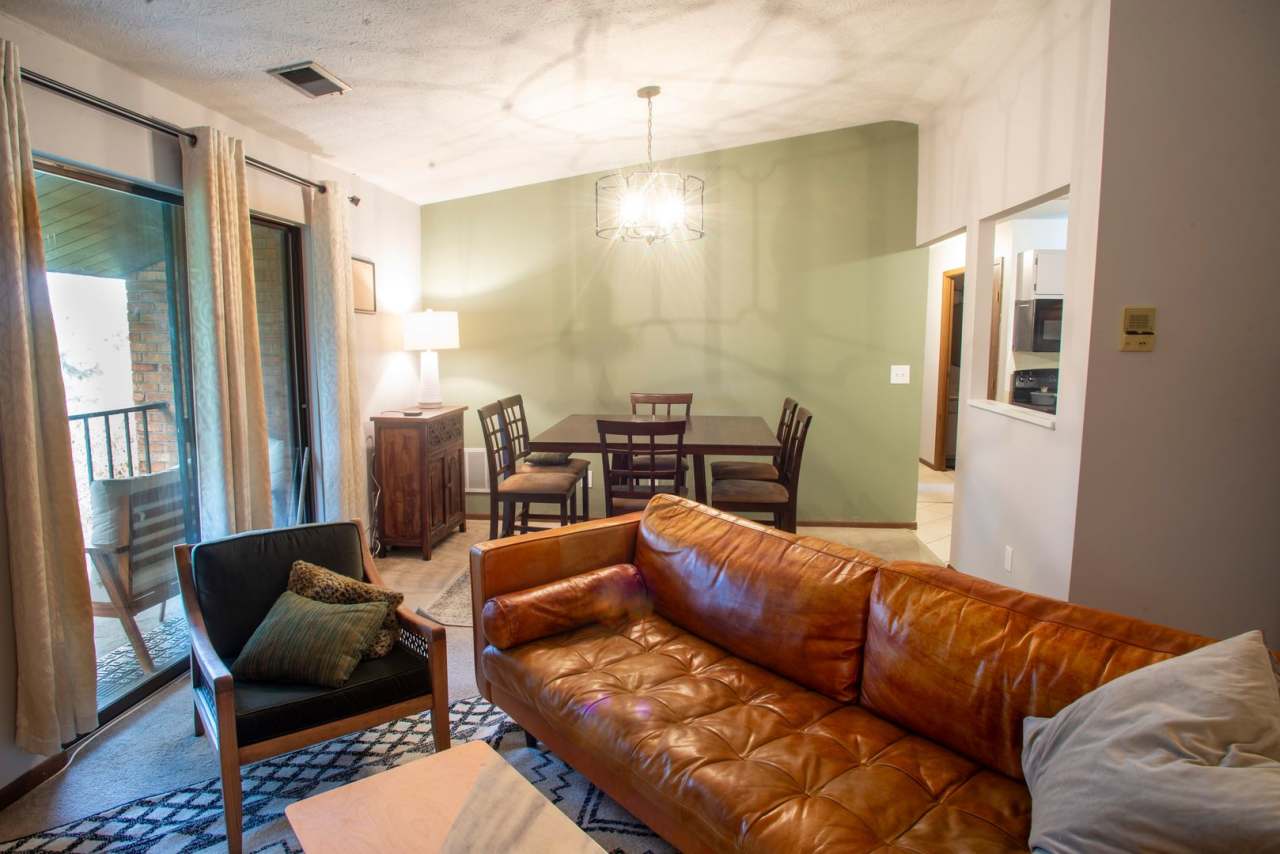 Fully Furnished 2-Bedroom Condo – 2 Blocks from UC with Private Balcony