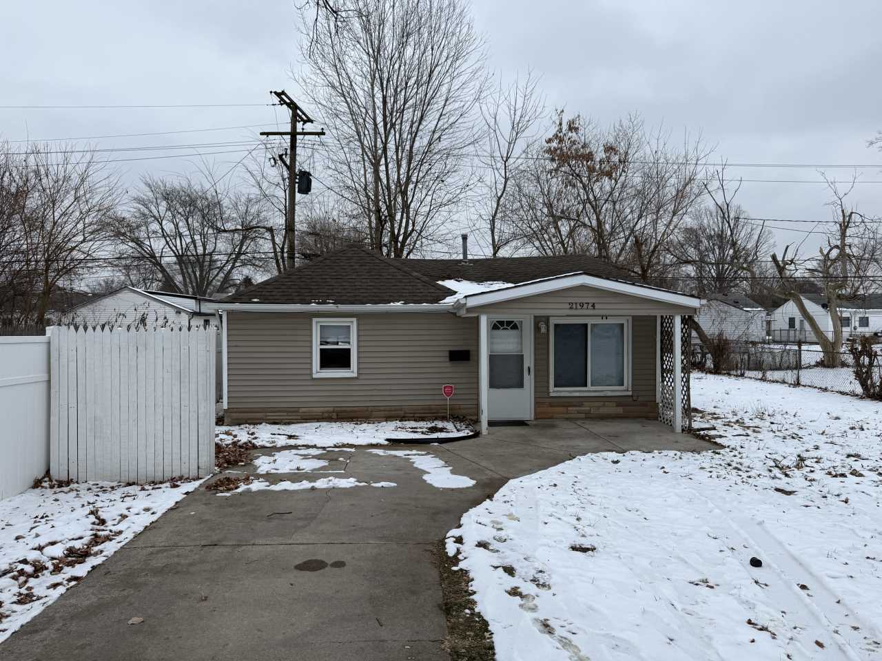 21974 Elroy Ave