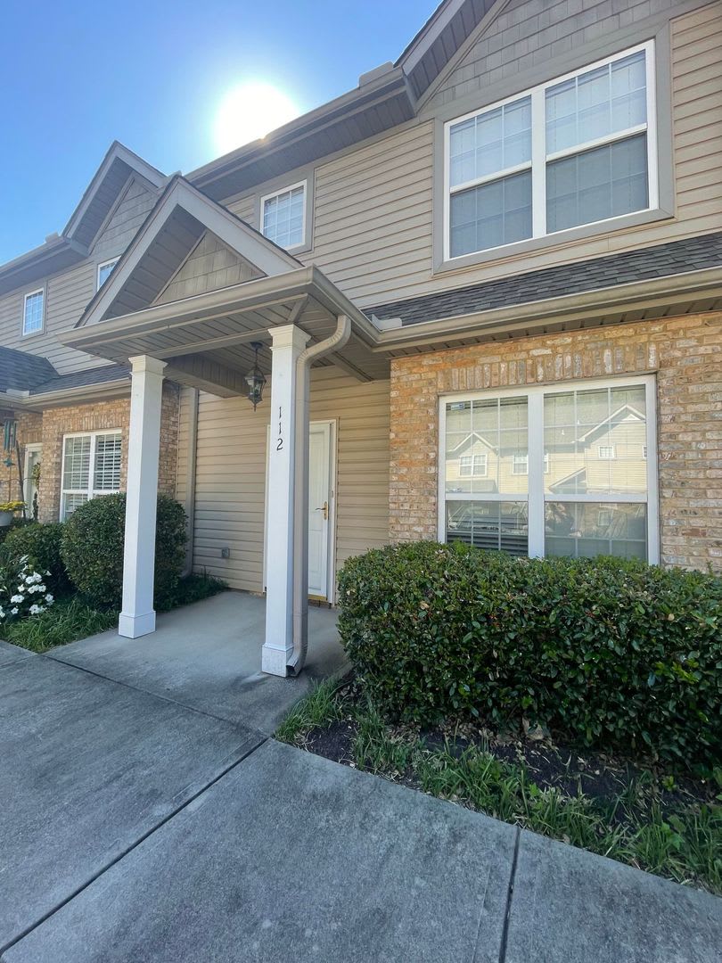 Cute 2 Bedroom Townhouse Near Furman and Cherrydale!! Ready for Immediate Move In!!!!