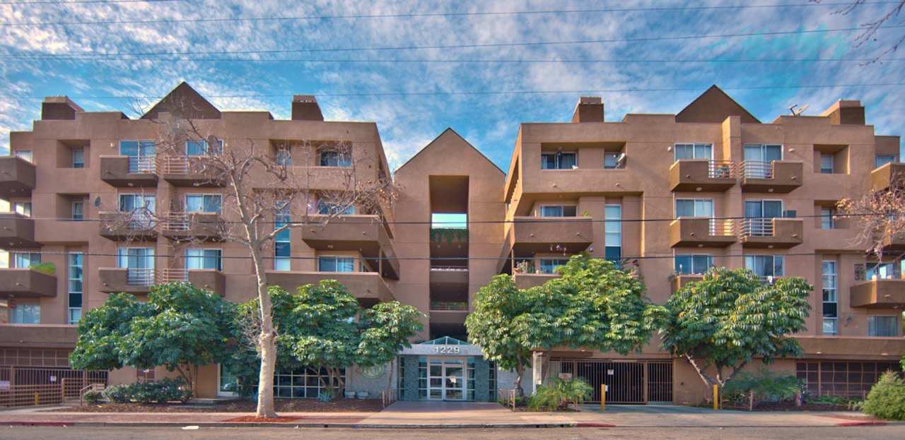 1229 N. Sycamore Ave.