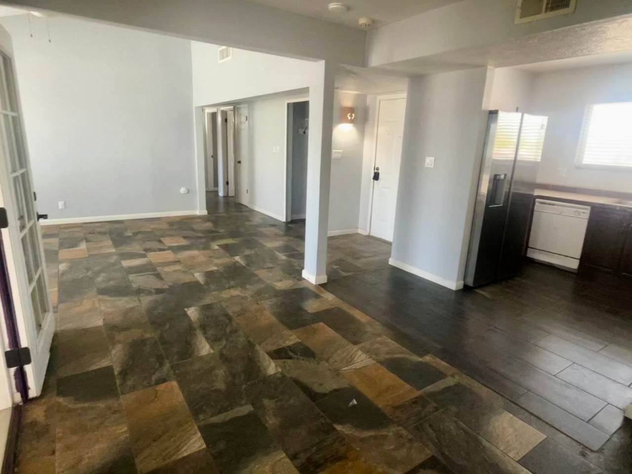 AVAILABLE NOW - 3 Bedroom 2 Bath aprox 1400 Sq Feet - Near Unser and Southern