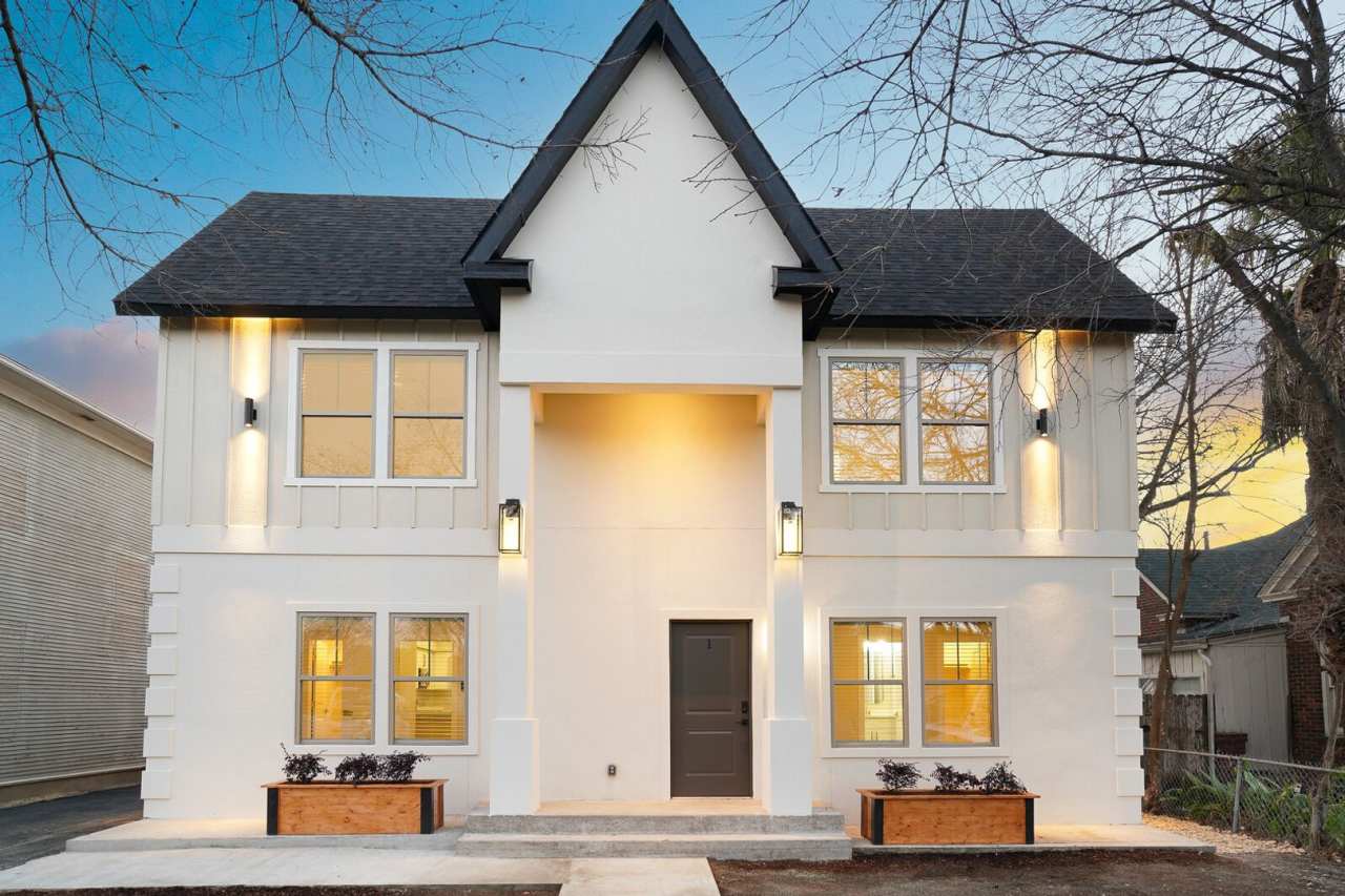 PROPERTY FOR RENT in 1644 W Mistletoe Ave 101.