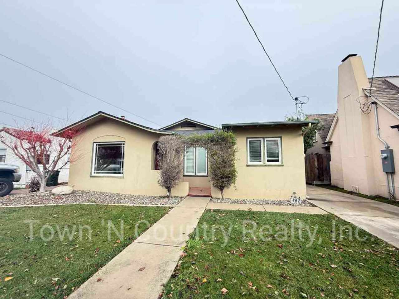 Live in style and comfort in the heart of Maple Park at 139 Chestnut St.!