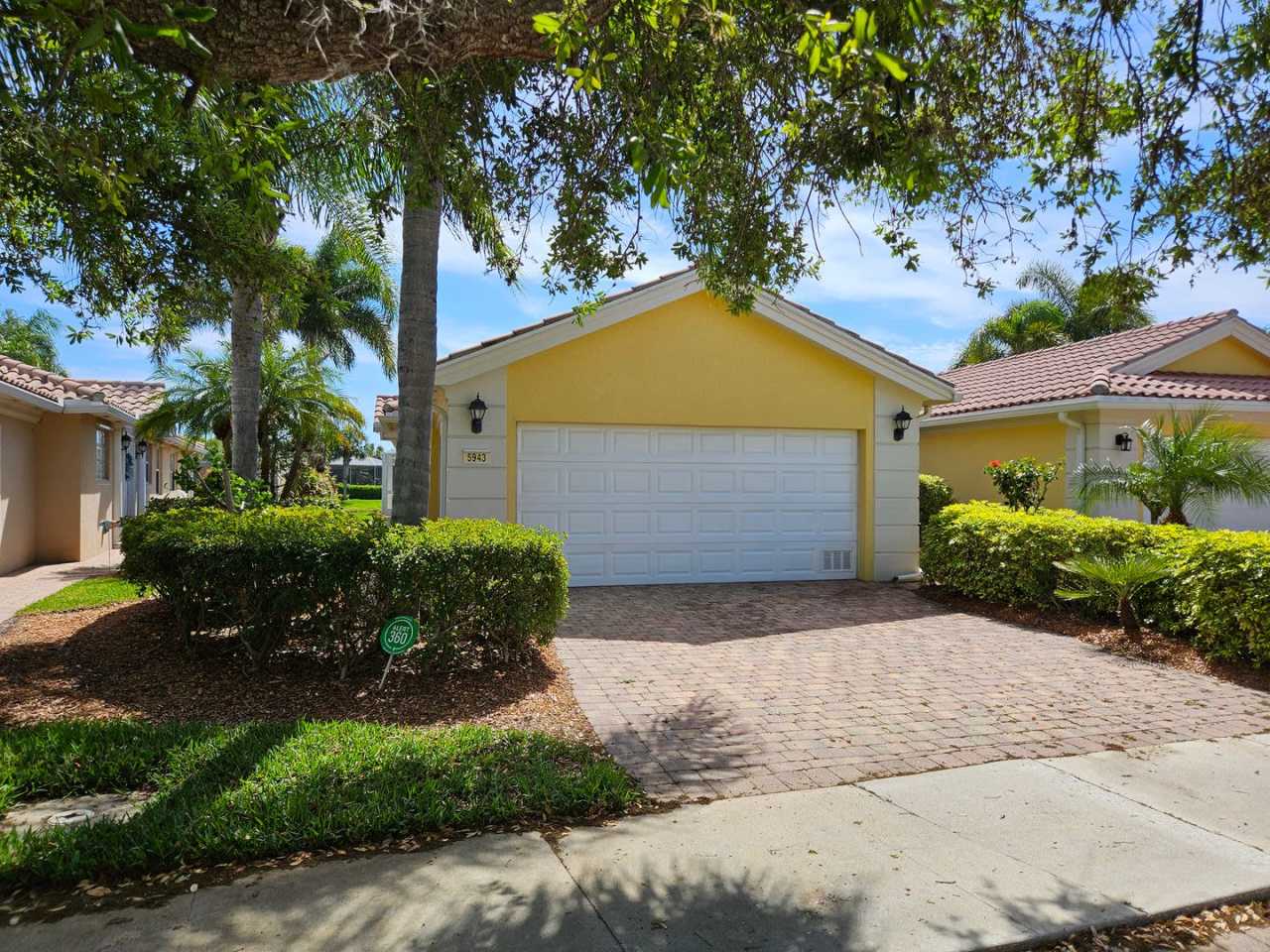 Annual Unfurnished 2-Bedroom 2-Bathroom Single Family Attached Home located in the Isles of Sarasota in Palmer Ranch!