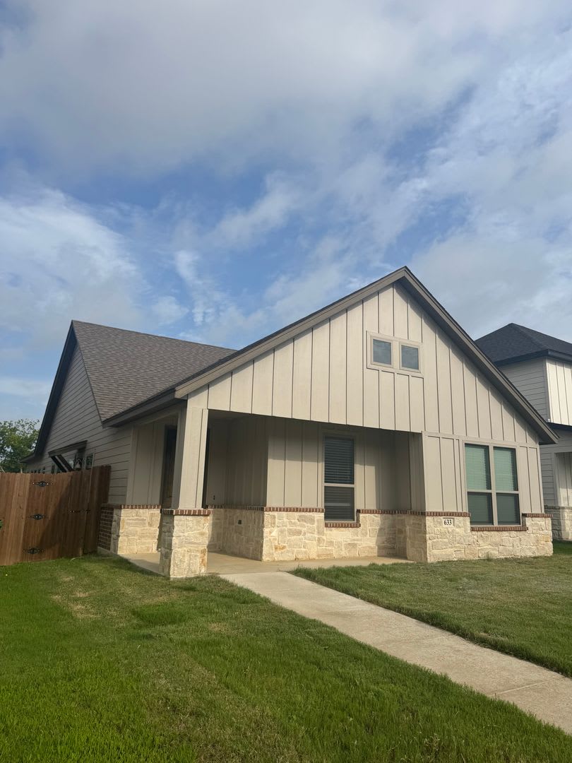 Move in NOW - Godley ISD - 3/2/2 - Newly reduced Price!!