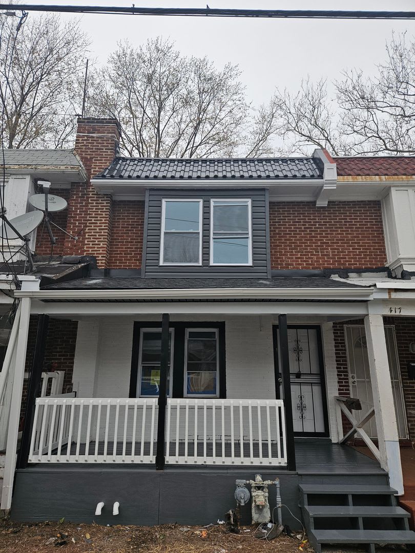 Charming row home in the heart of Darby, voucher holders welcome!