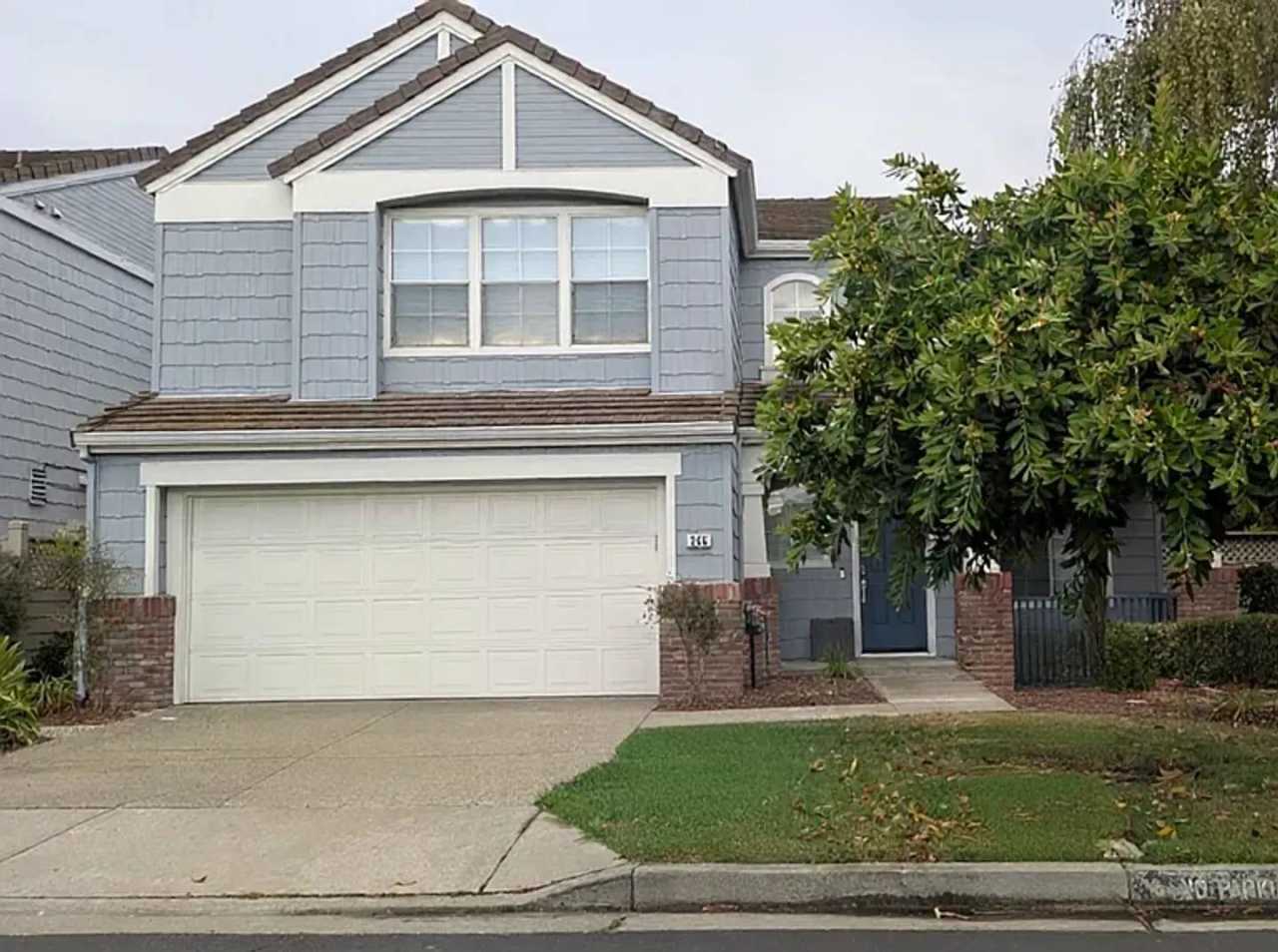 Luxury 3 Bedroom Waterfront Home!