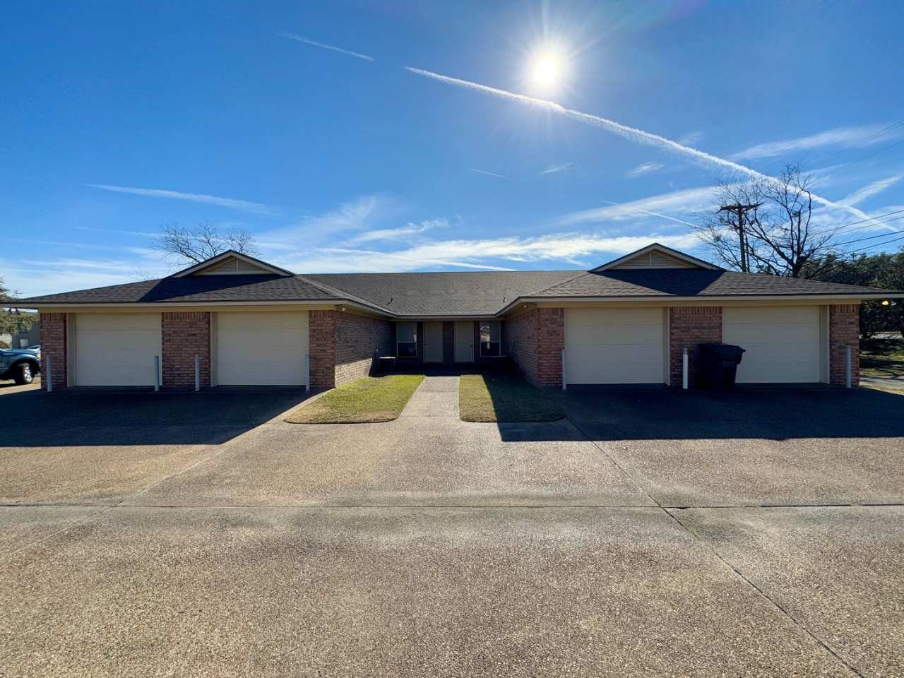 Duplex *LEASING SPECIAL AVAILABLE*