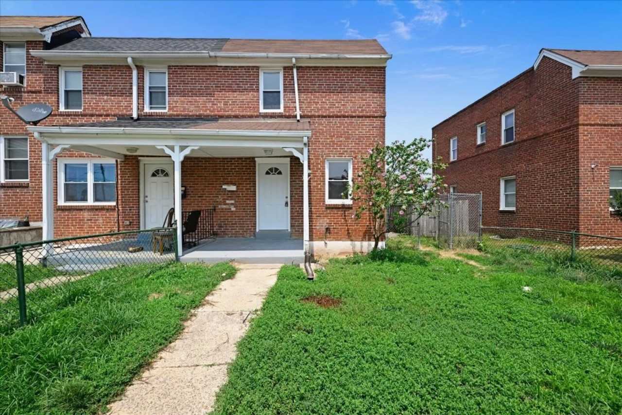 Gorgeous Two-Bedroom Townhome In Middle River