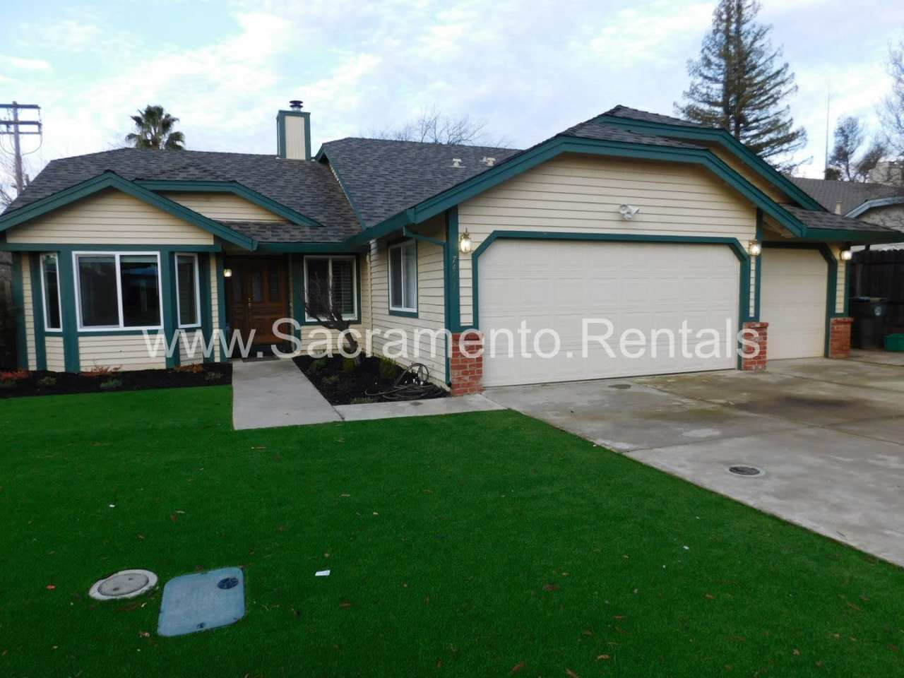 Spacious 4bd/2ba Citrus Heights Home with 3 Car Garage