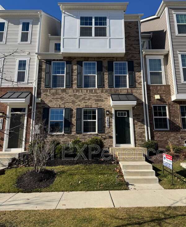 5609 Greenpoint Lane