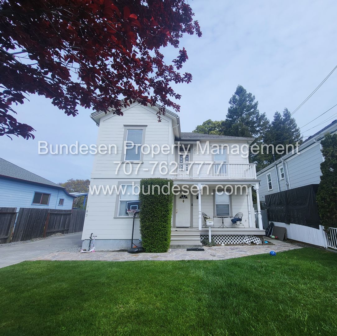 OPEN HOUSE: Tuesday, April 1st from 4 to 4:45 PM 163 Wilson St, Petaluma~ Charming 2bd/1ba upstairs in Central Petaluma