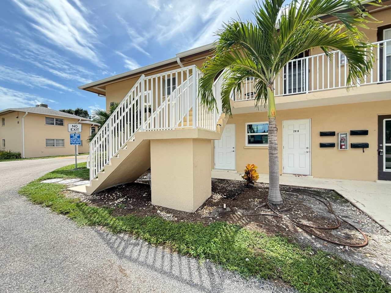 2/1 and 2/2 MAIDEN LANE APTS AVAILABLE NOW!