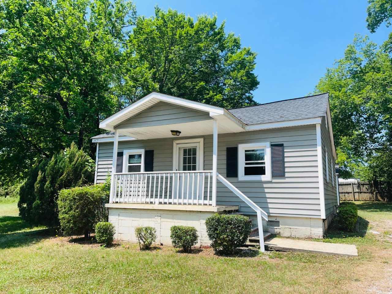 ***MOVE IN SPECIAL - $500 OFF 1ST MONTHS RENT*** Cute and cozy! Private cottage, front porch, newly renovated, large kitchen, large outbuilding, prime location, must see!