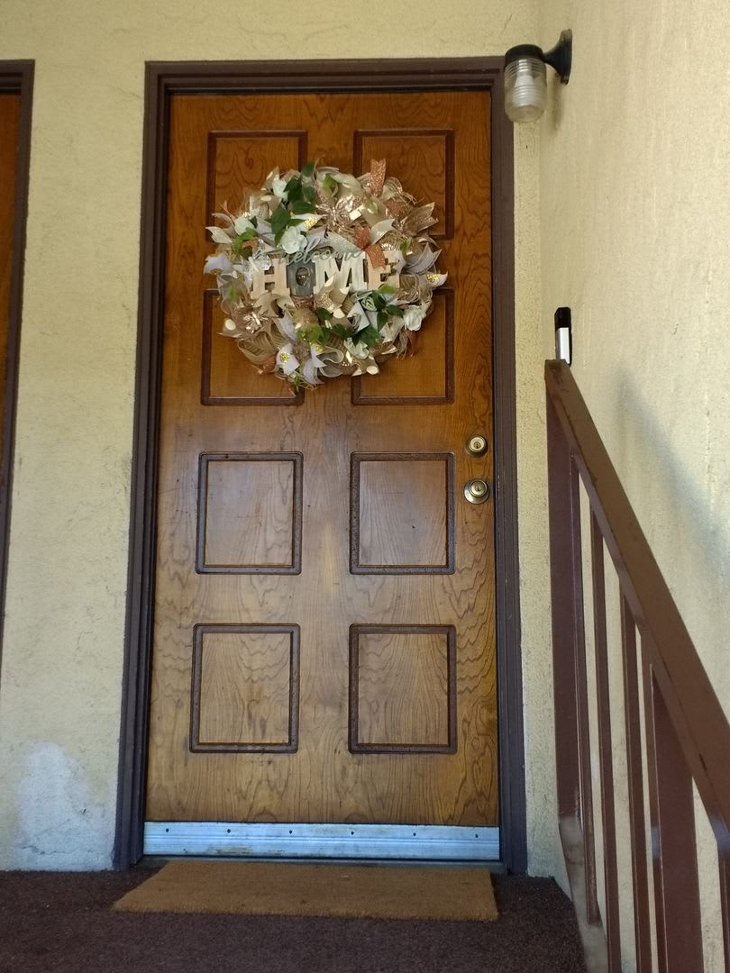 2 Bedroom 1 Bathroom Upstairs Apartment for Rent