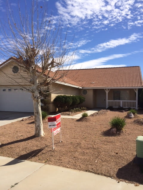 3 BEDROOM, 2 BATH VICTORVILLE HOME. COMMUTER FRIENDLY! NEAR AMARGOSA AND MOJAVE