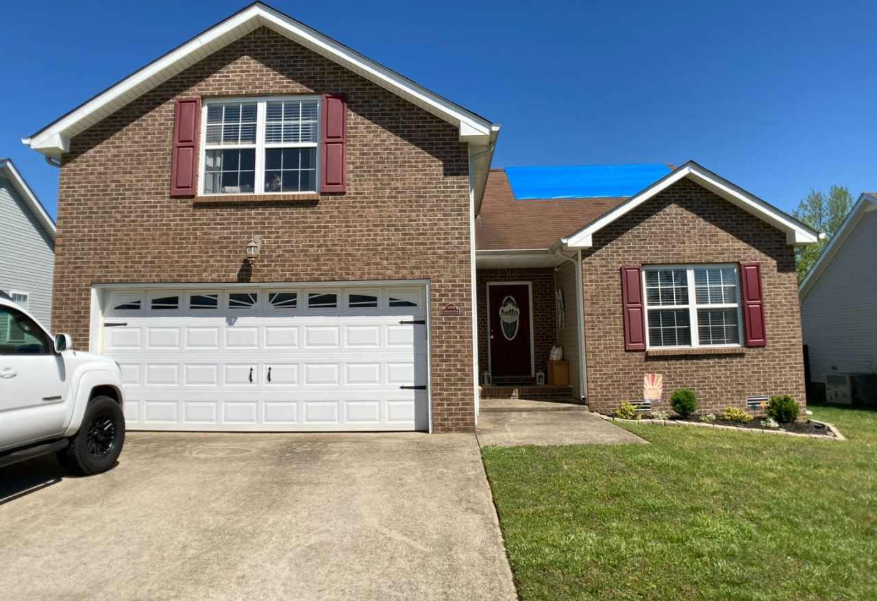 $1800 3 Bedrooms 2.5 Bath Brick Home with a bonus room!