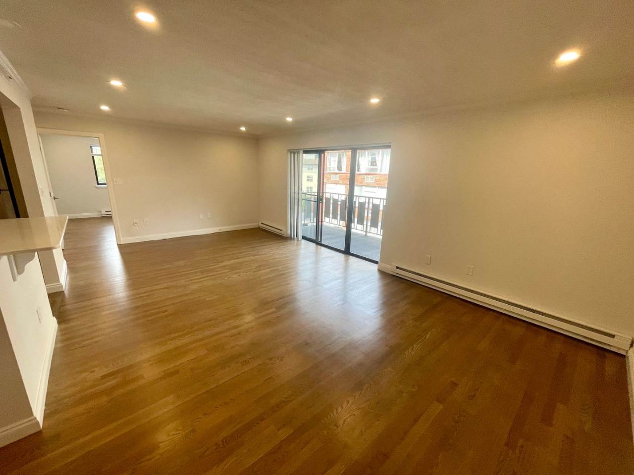 Penthouse 1 Bedroom 1.5 bath with laundry in unit - elevator building with pool and gym