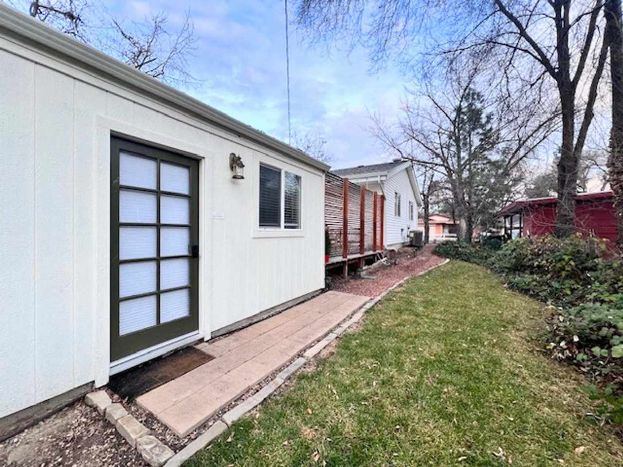 Fully furnished studio apartment in the North End! | 3-6 month leases available!!