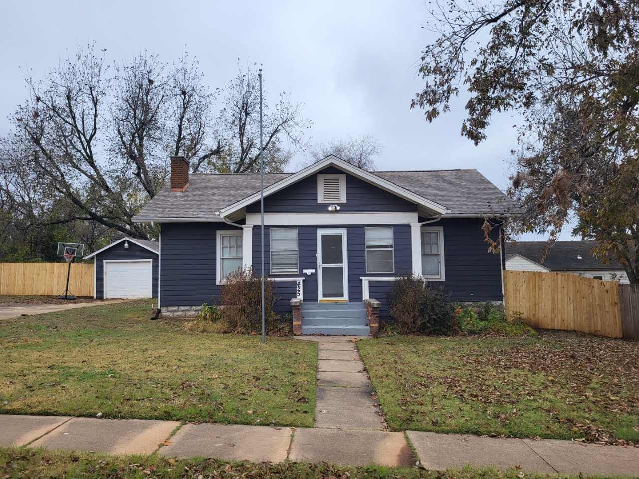 Beautiful 3-bedroom 1.5-bathroom house in Edmond, OK with appliances and granite countertops