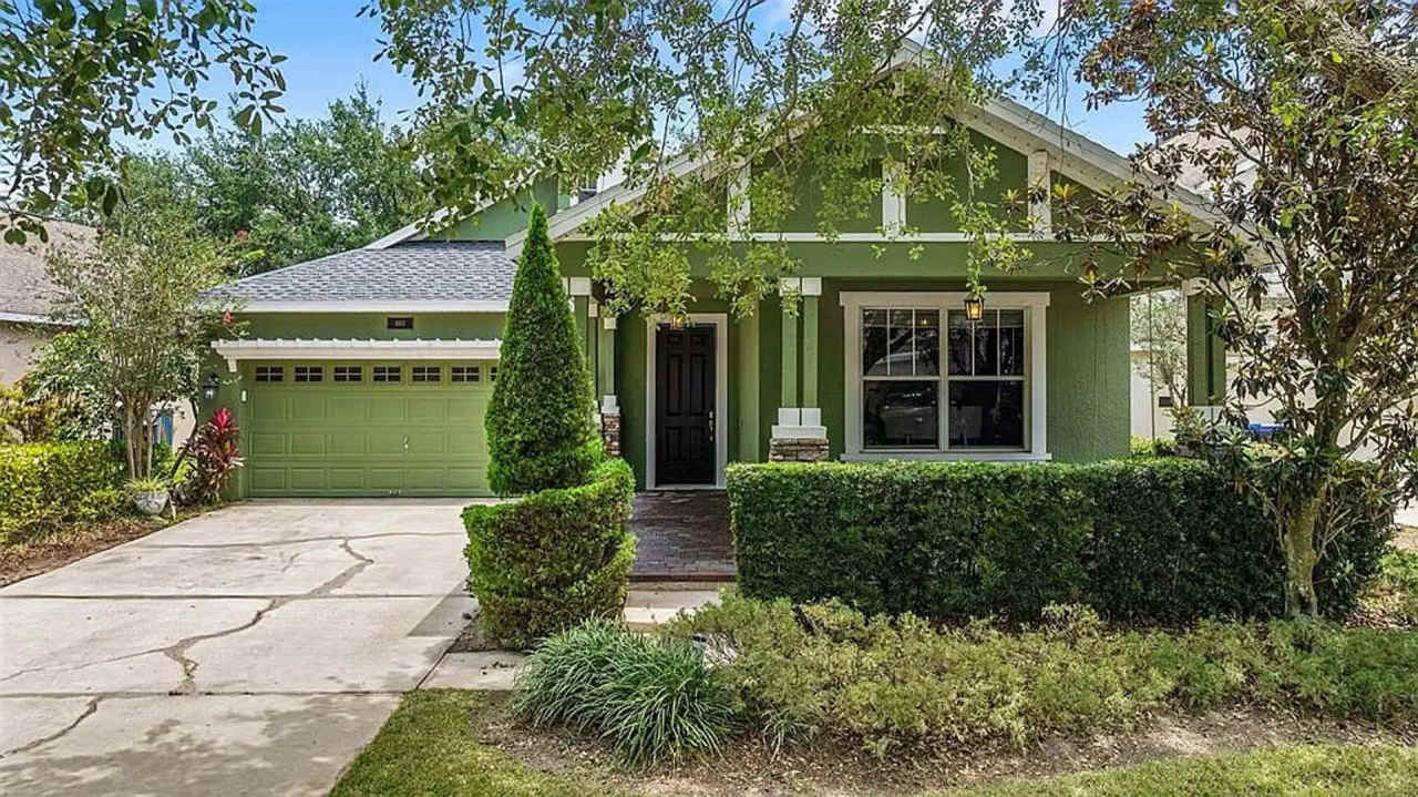 Windermere single family house with water view and no rear neighbors! Brand new vinyl floor, no carpet!