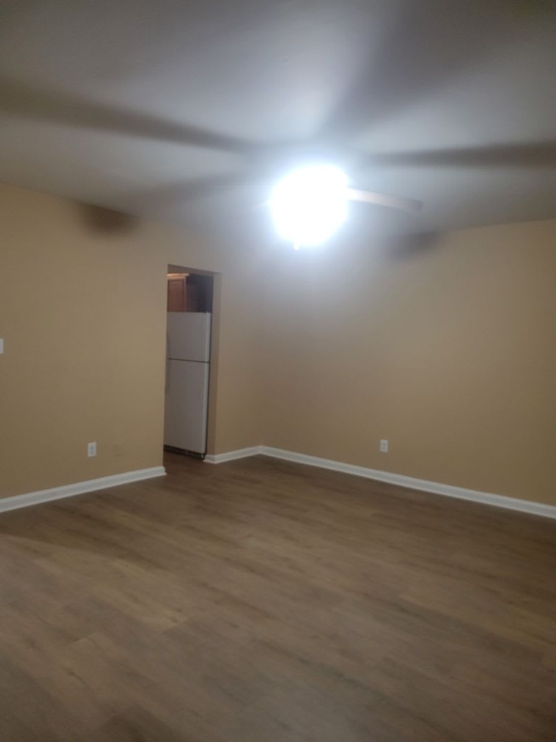 4 bedroom, 1.5 bathrooms townhouse