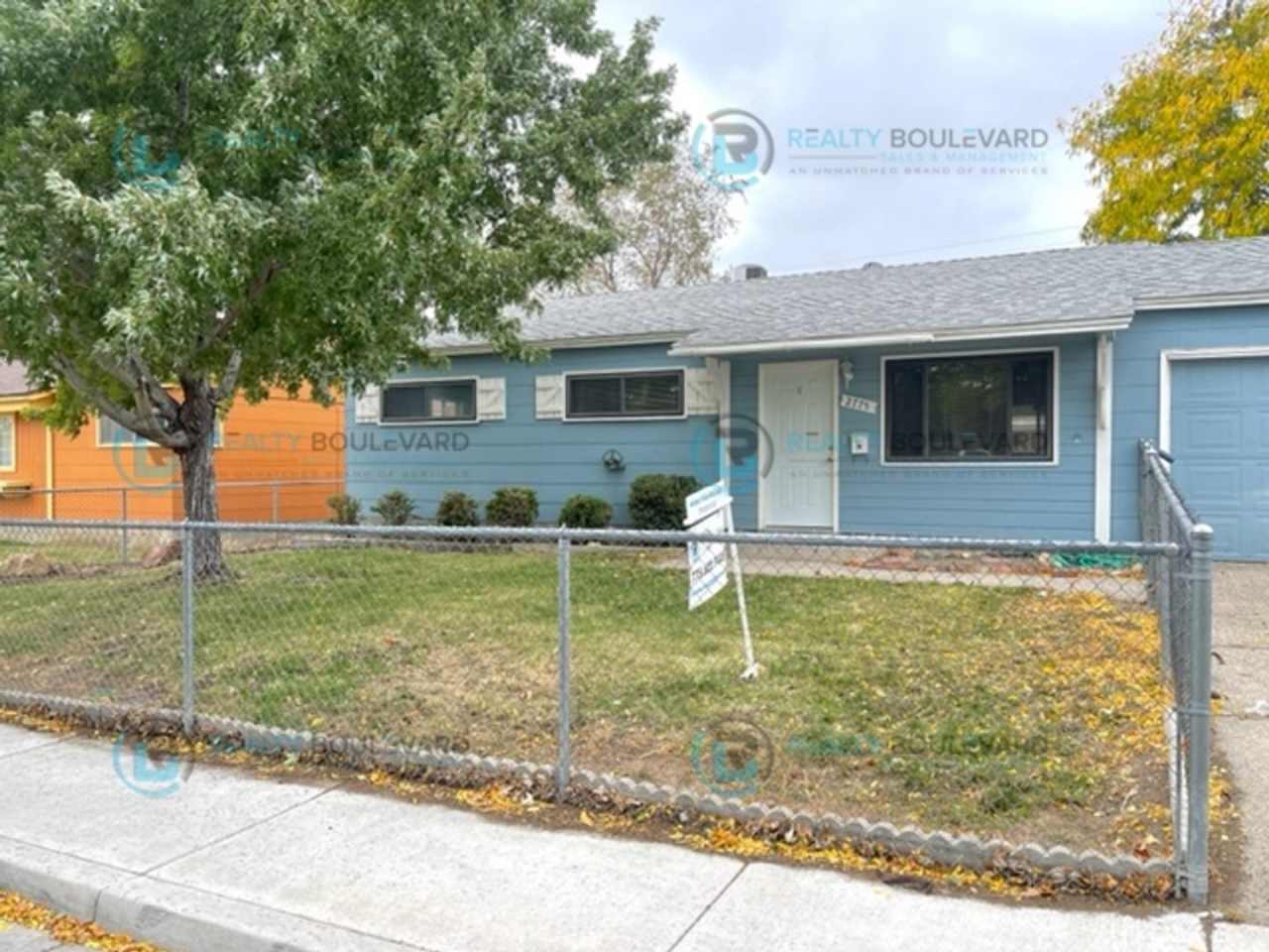 Move In Special: 1/2 Month Free! Cozy 3-Bedroom Home with Fenced Yard and Garage in Sparks, NV
