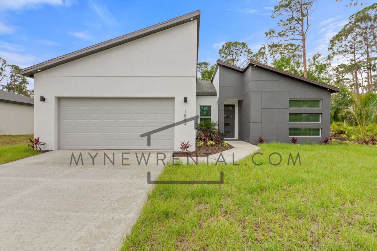ONE MONTH FREE RENT! Modern, energy efficient home with ALL of the upgrades! North Port, FL