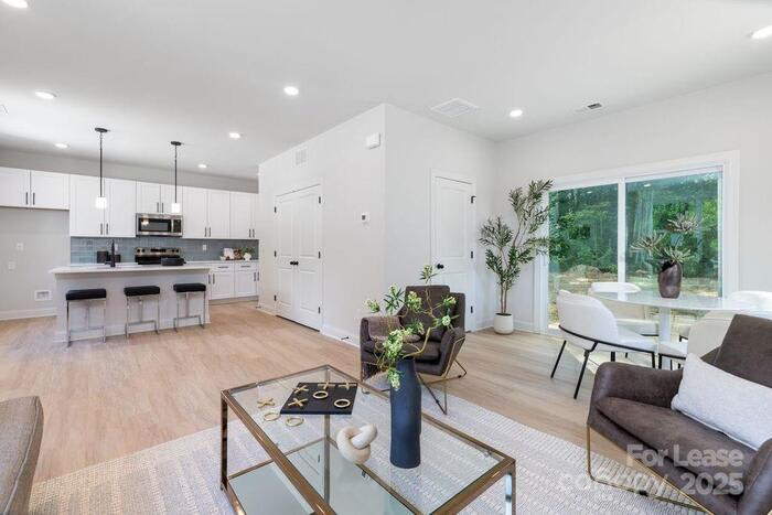 6323 Carver Boulevard